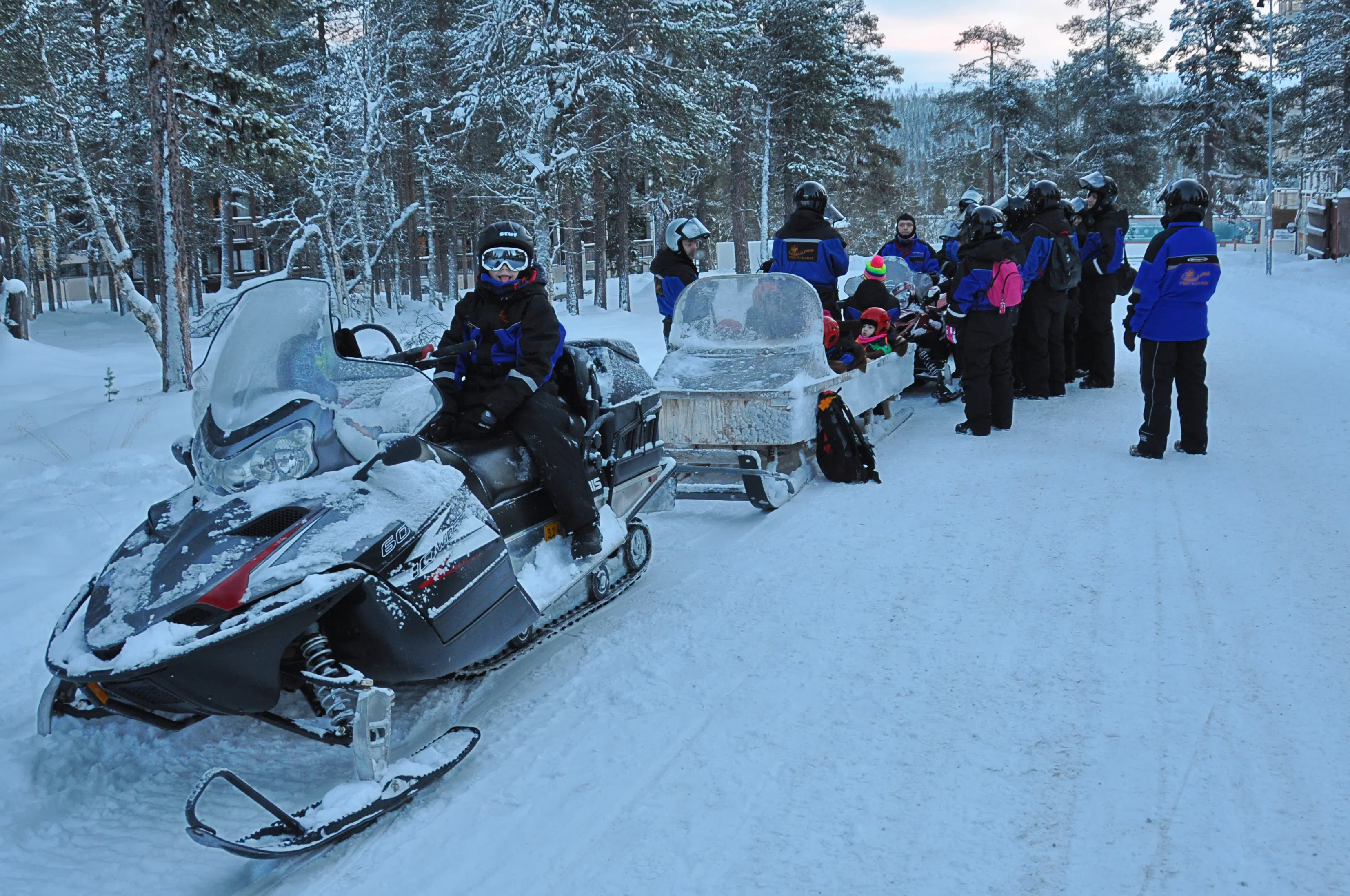 Holiday time snowmobile safari 2,5 hours - Saariselkä