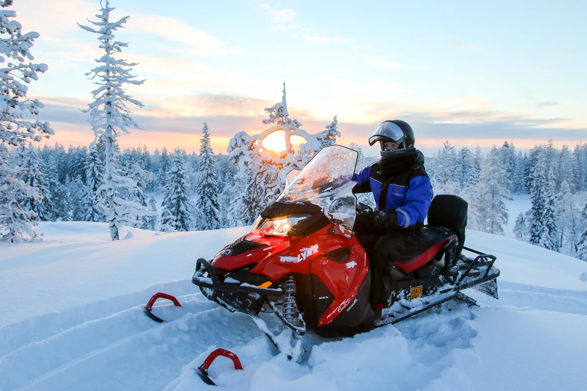 Snowmobile safari for adults in Levi