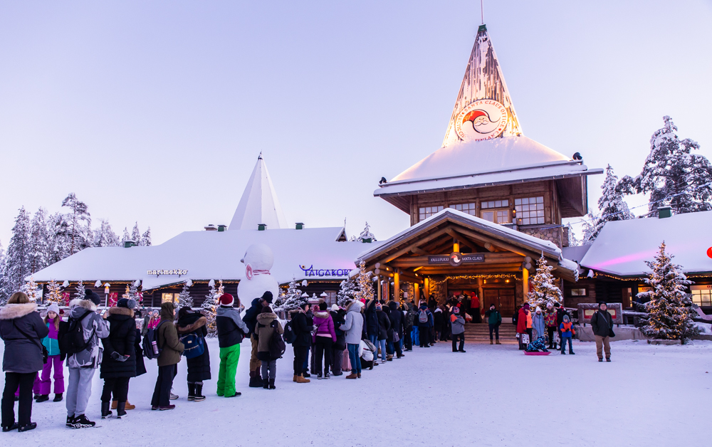 Santa Claus village tourists - Rovaniemi napapiiri Lapland