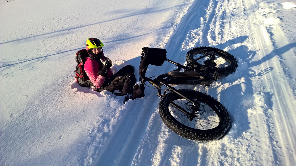 Fatbike tour in Ylläs Finnish Lapland winter in frozen trails Claudia Leuzinger