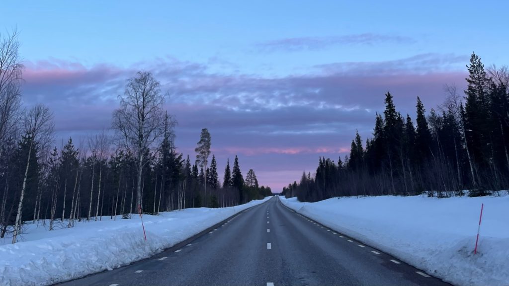 The long, straight Scandinavian roads - Kaat